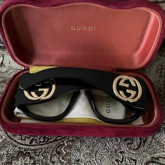 Accessories - ISO I'm searching for these gucci glasses